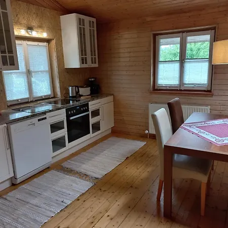 Gemutliches Holzhaus Semesterbostad